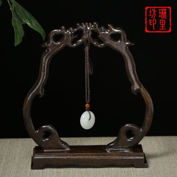 紅木匠心 無黑梓木吊玉架，雕刻裝飾的藝術品
